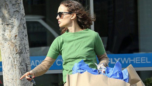 Natalie Portman Starts Her Holiday Shopping Early