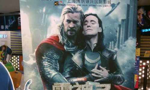 thor-2-dark-world-poster-shanghai-chris-hemsworth-tom-hiddleston