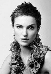 natalie-portman-with-short-hair-and-boa-hair-374528704